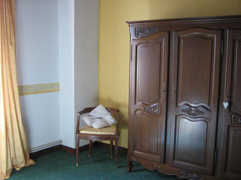 Le Moulin De Fillievres Bed & Breakfast Room photo
