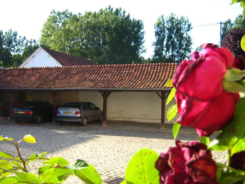Le Moulin De Fillievres Bed & Breakfast Exterior photo