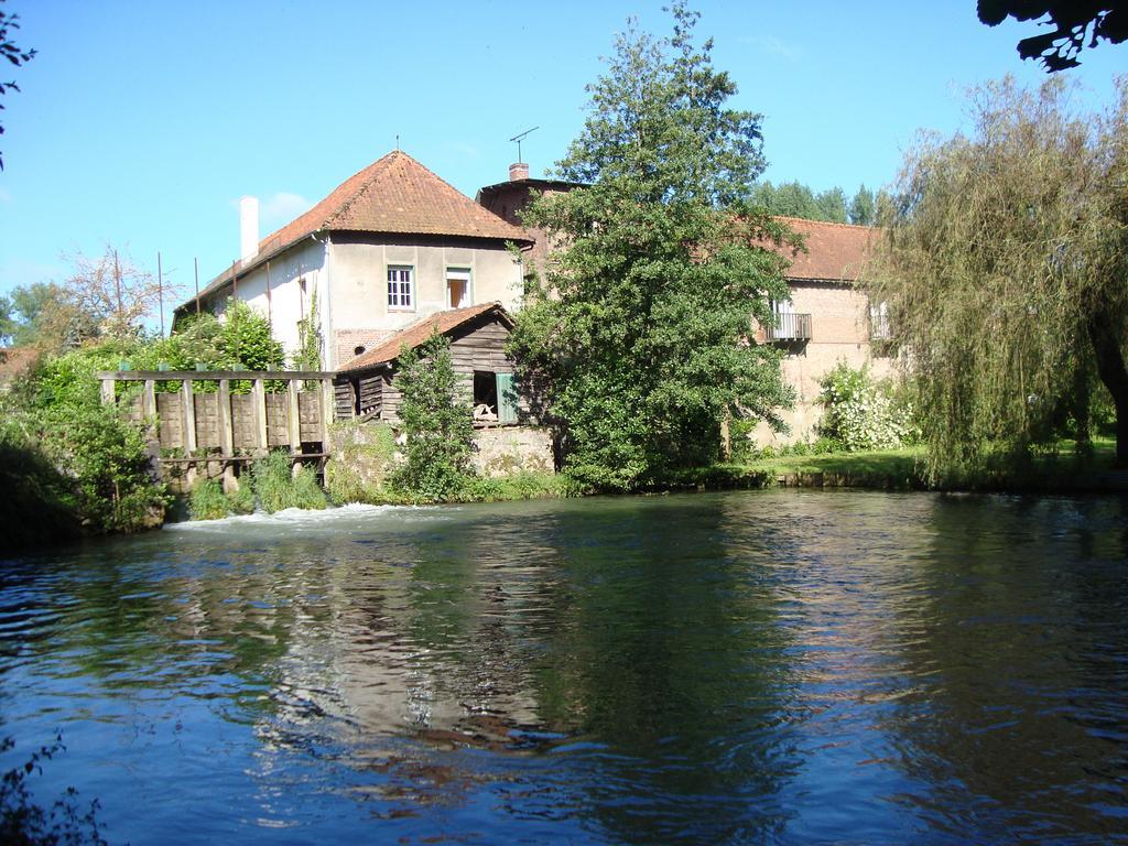Le Moulin De Fillievres Bed & Breakfast Exterior photo